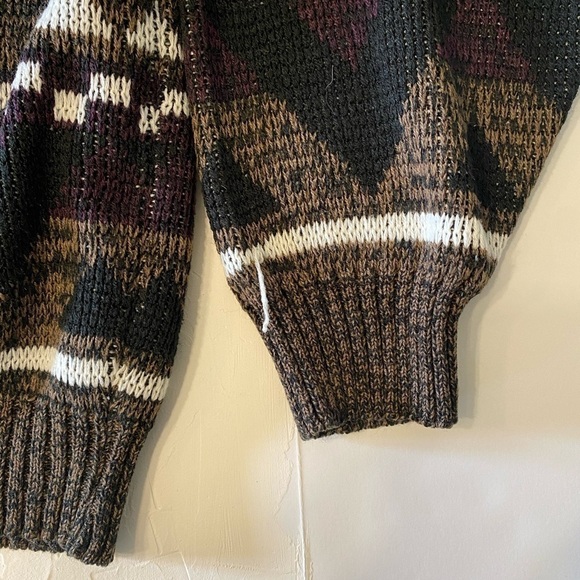 Geometric Pattern Crewneck Sweater - Brown and White - Picture 8 of 8